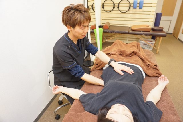内臓の整体施術で肩こり改善